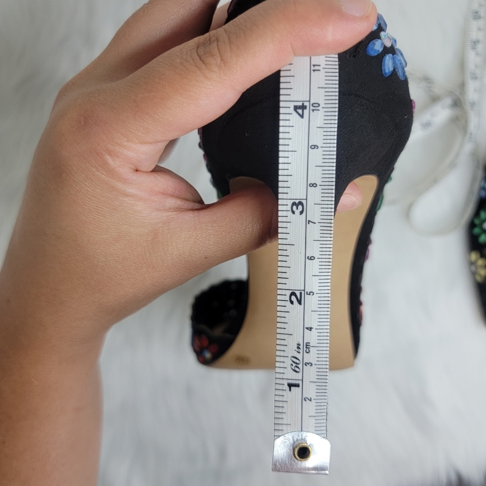 INC International Concepts black pumps pointed toe multi colored floral heels. - Picture 9 of 9